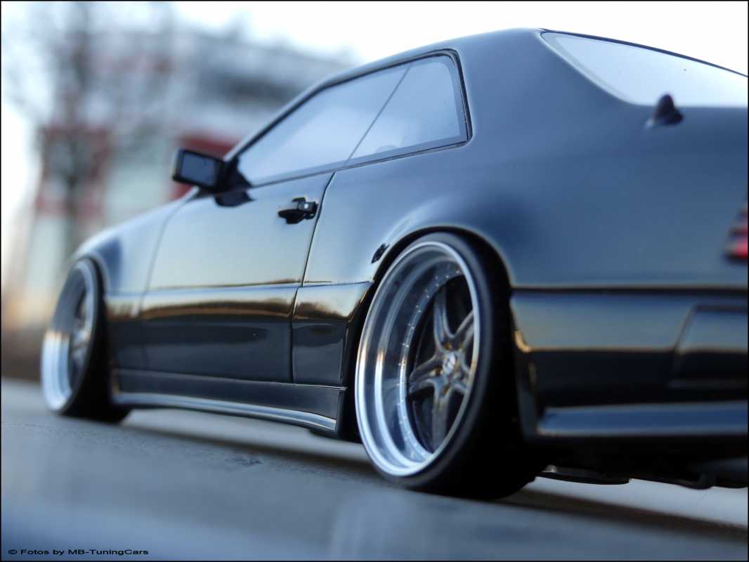 1:18 MERCEDES BENZ 300CE AMG 6,0 C124 1988 LIMITED MIT OVP